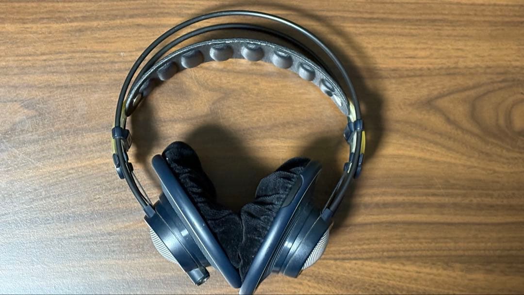 AKG K702（開放型ヘッドホン）