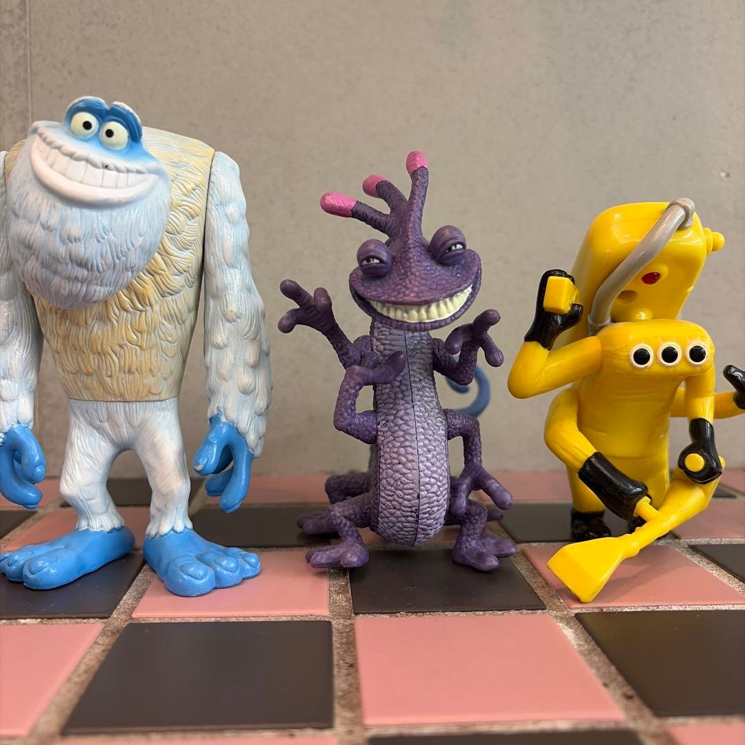 モンスターズインク　5体　ディズニー　ピクサー ファギュア
