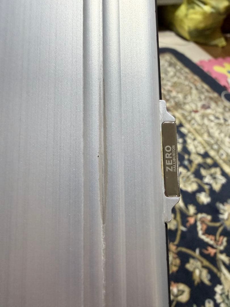 ZERO HALLIBURTON iPhone15Pro用手帳型ケース シルバー