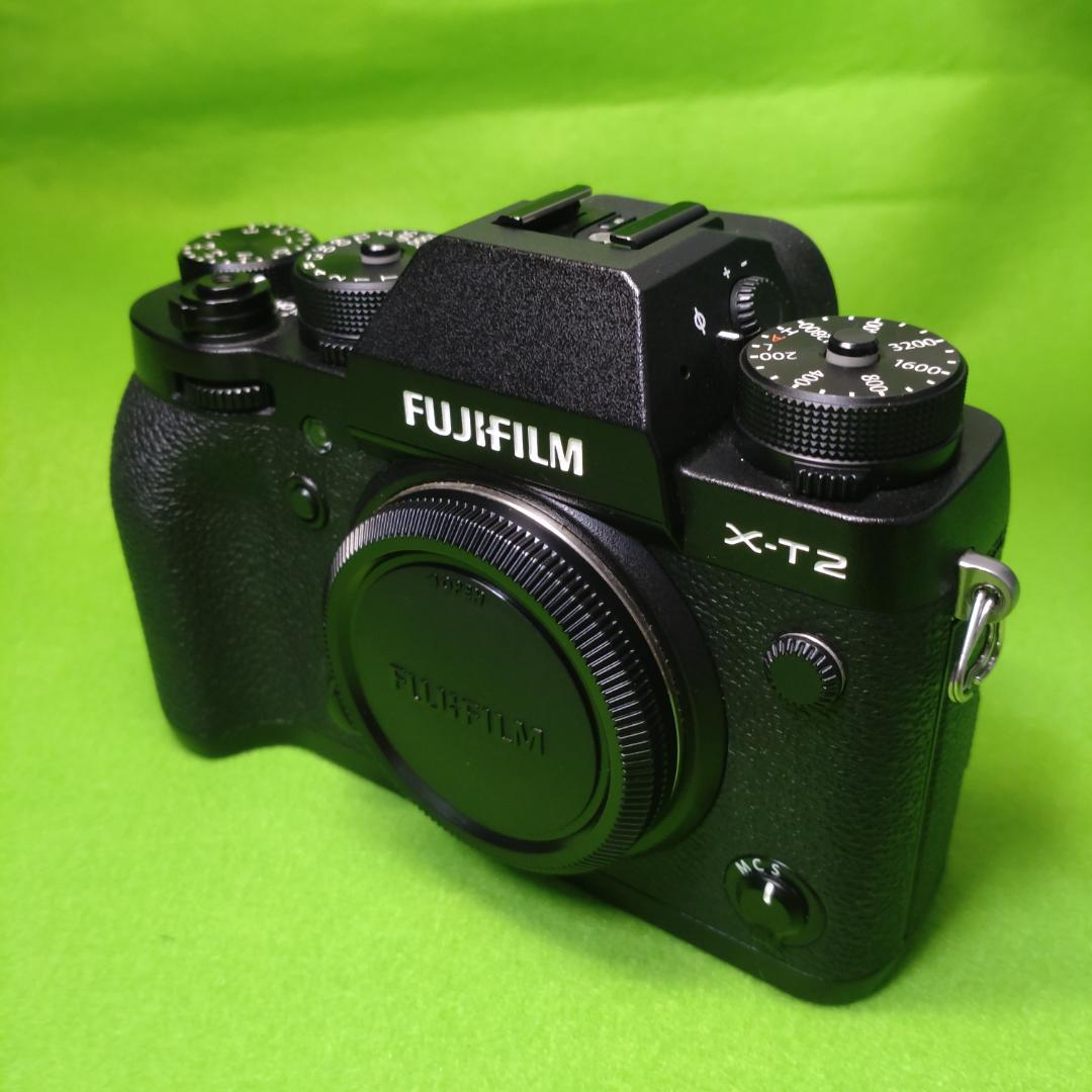 FUJI FILMミラーレスカメラ X-T2ボディ ブラック本体（美品）
