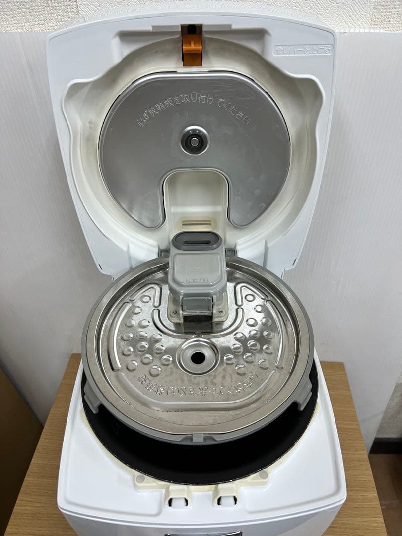 三菱 IHジャー炊飯器 NJ-VV107 5.5合炊き 炭炊釜 2016年製