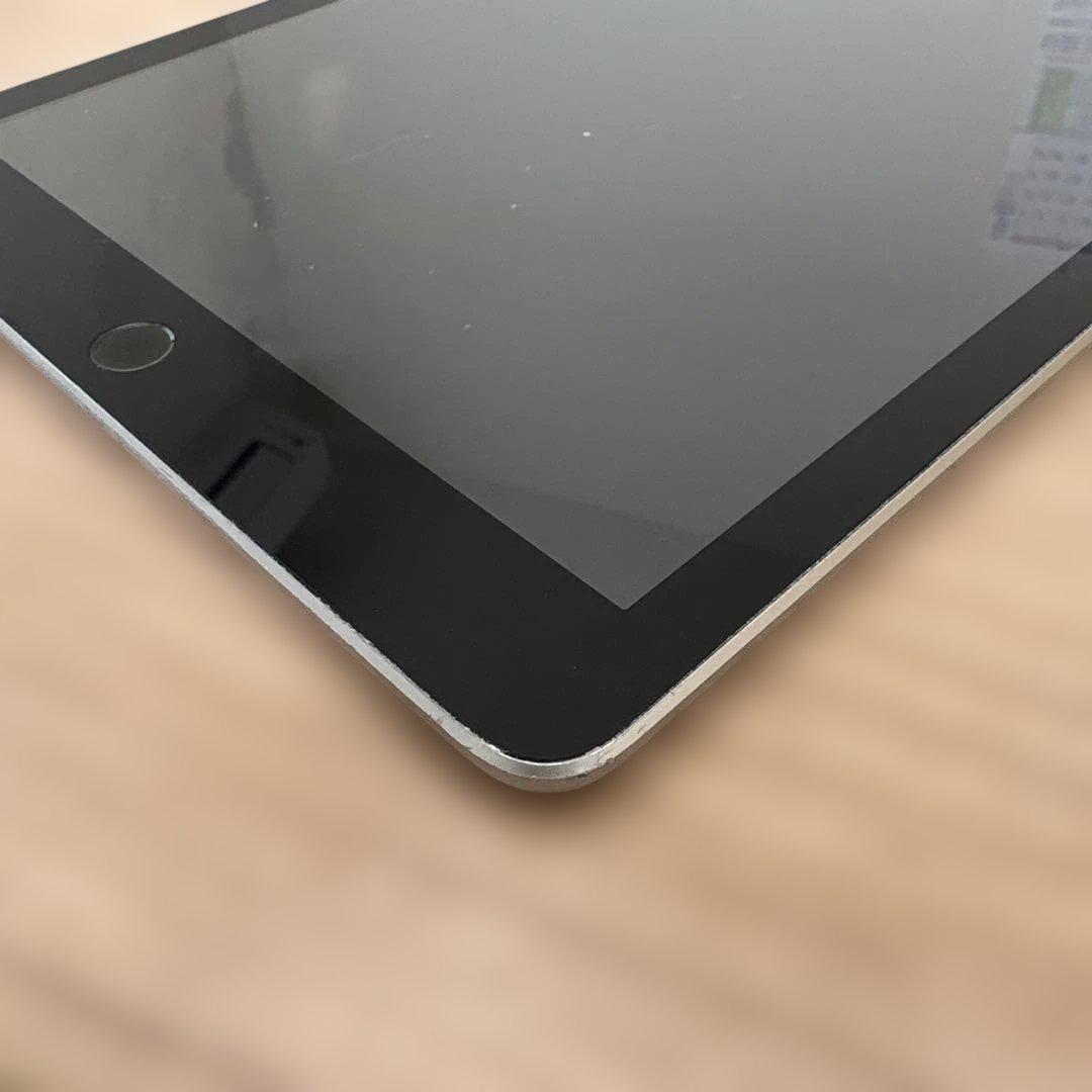 Apple iPad 第5世代 本体 シルバー 32GB