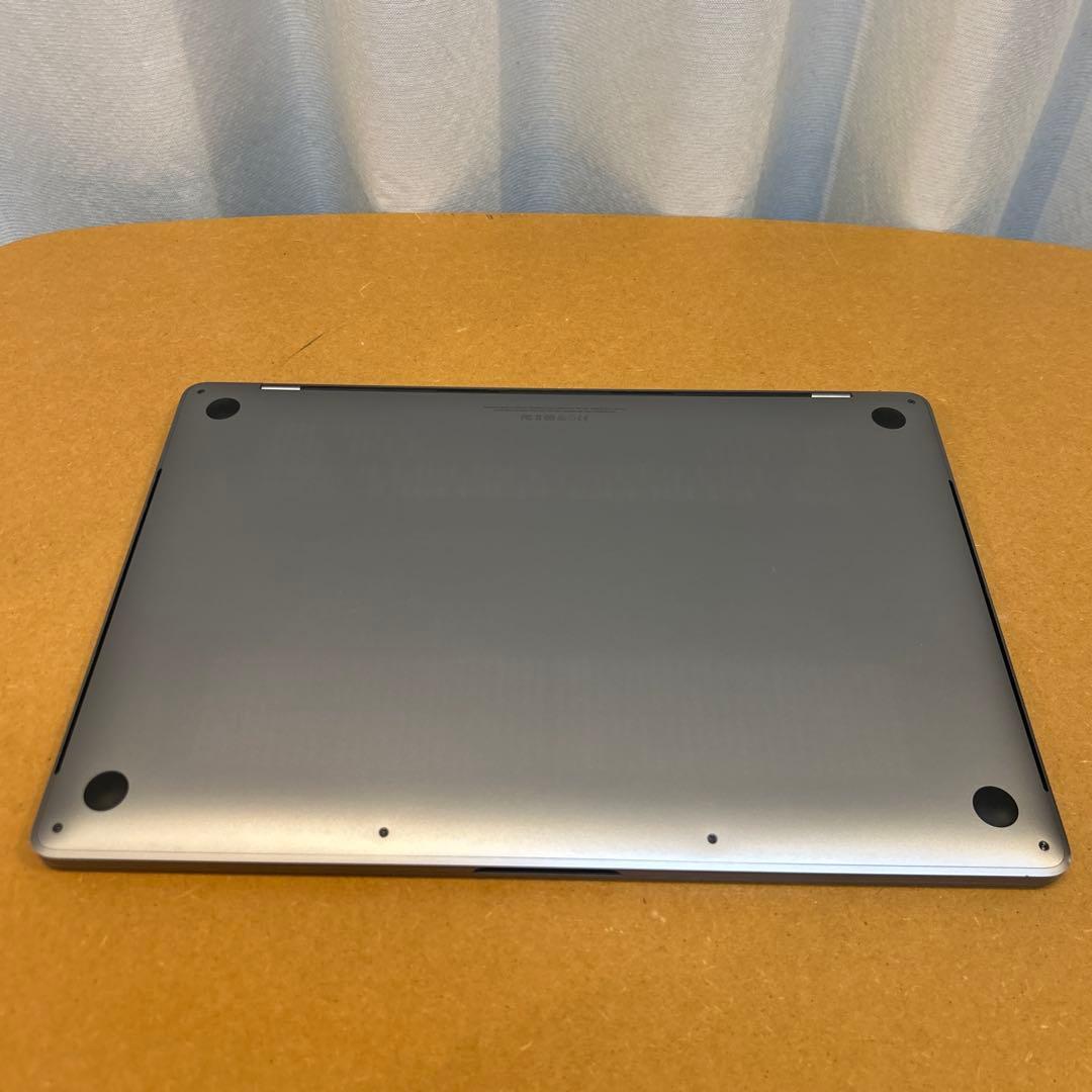 Macbook Pro 2017 15インチモデル シルバー