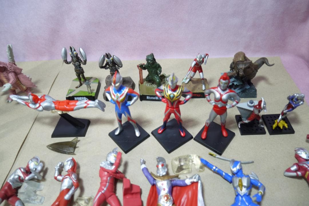 HG ウルトラ怪獣名鑑　ウルトラマン　ウルトラ怪獣　97体