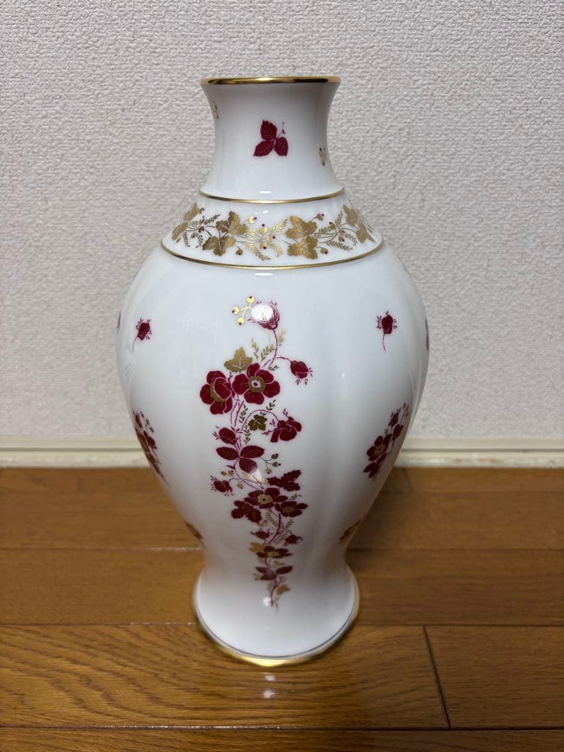 【大倉陶園】【美品】大花瓶　金彩と赤い花　35.5cm