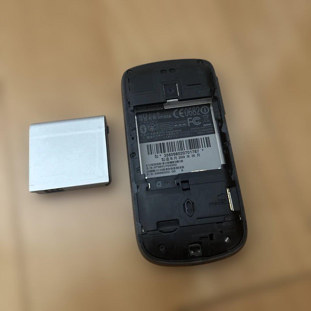 NTT docomo HT-03A スマートフォン