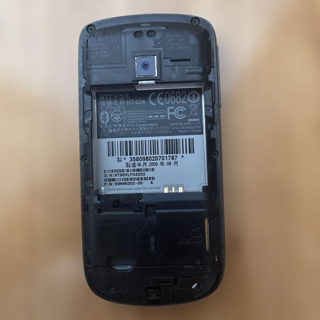 NTT docomo HT-03A スマートフォン