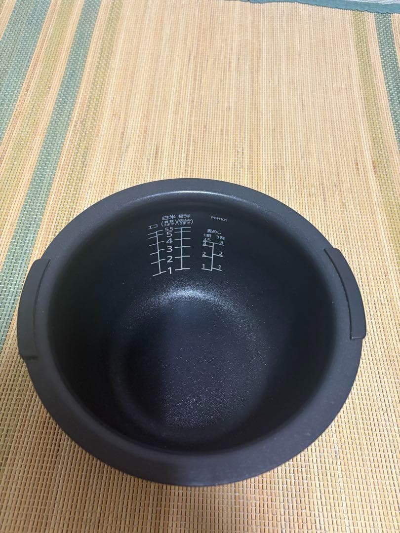 中古　TIGER　タイガー 5.5合 圧力IH炊飯ジャー JPB-W100-W