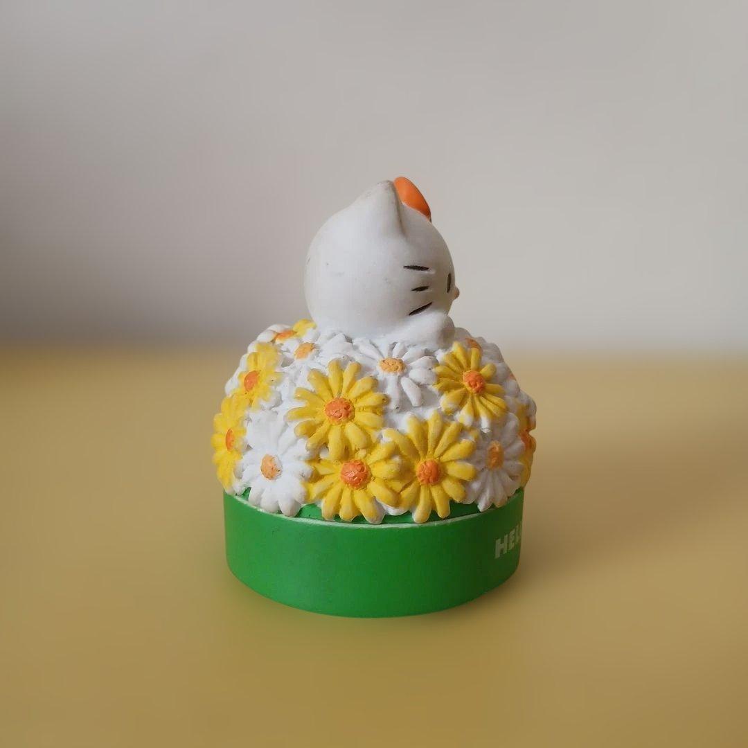 ハローキティ　非売品小物入れ　フラワーアレンジ　お花小物入れ　3点セット品