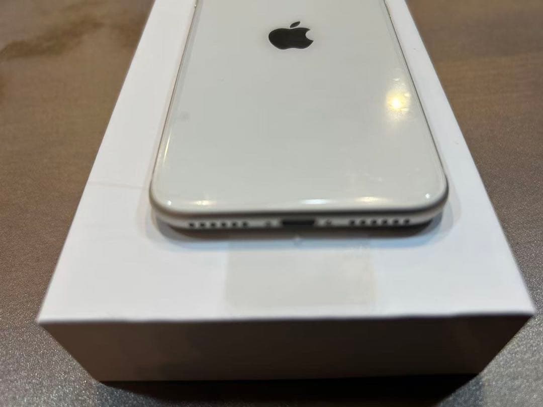 iPhoneSE第3世代、ミッドナイト、スターライト、半年保証