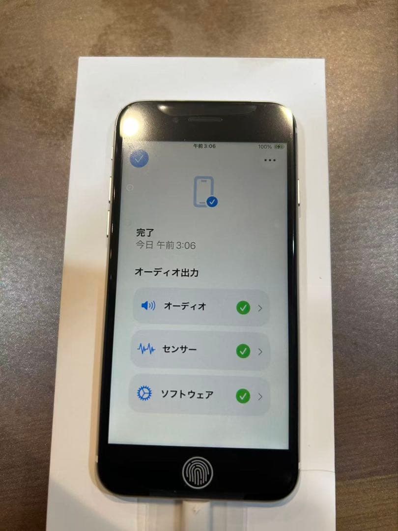 iPhoneSE第3世代、ミッドナイト、スターライト、半年保証