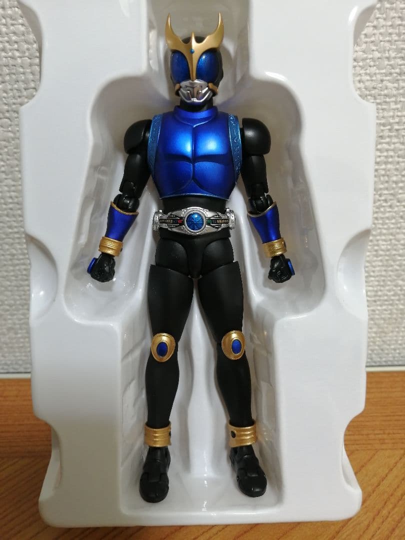 真骨彫製法　仮面ライダークウガ　ドラゴンフォーム　フィギュアーツ