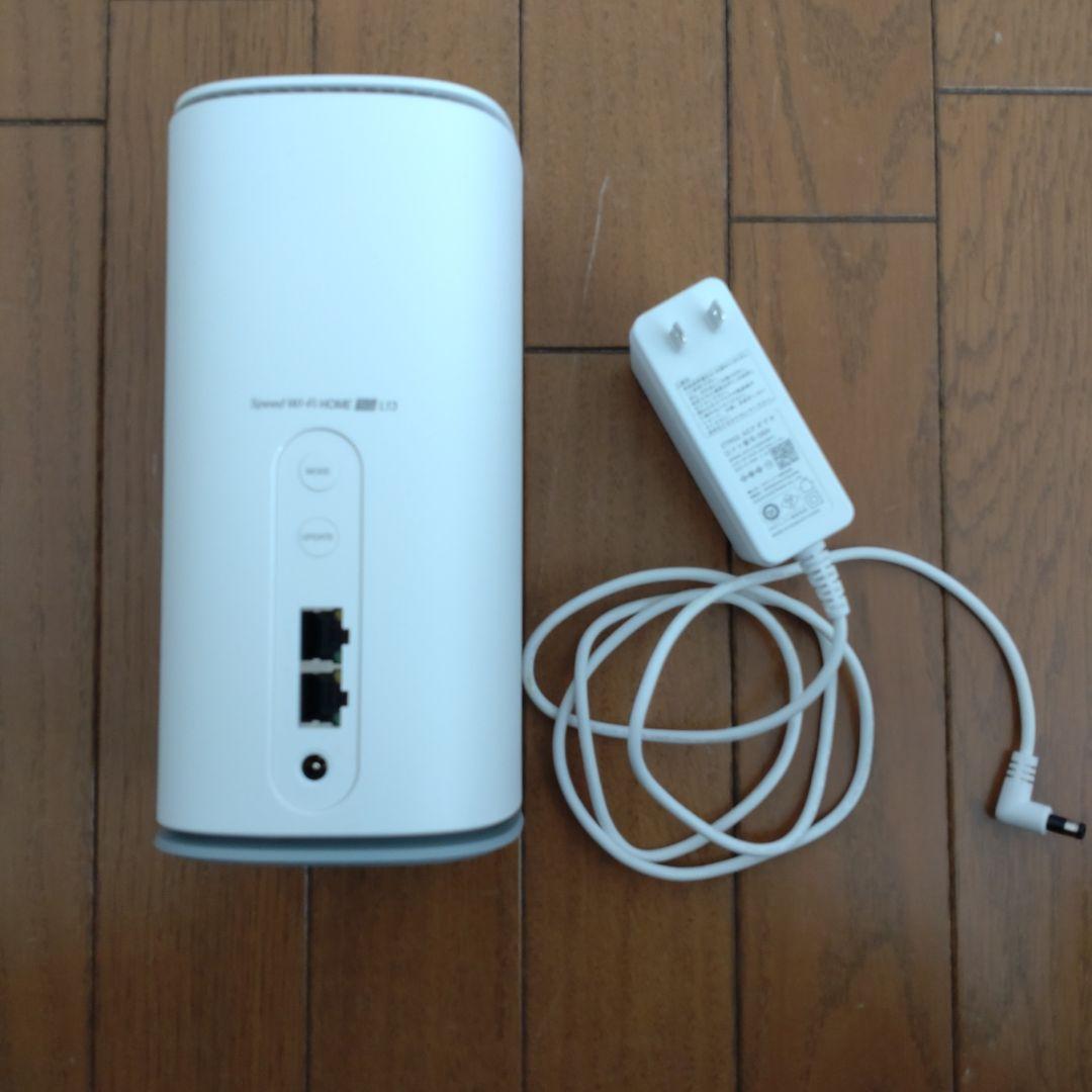 Speed Wi-Fi  L3 本体と電源アダプタ