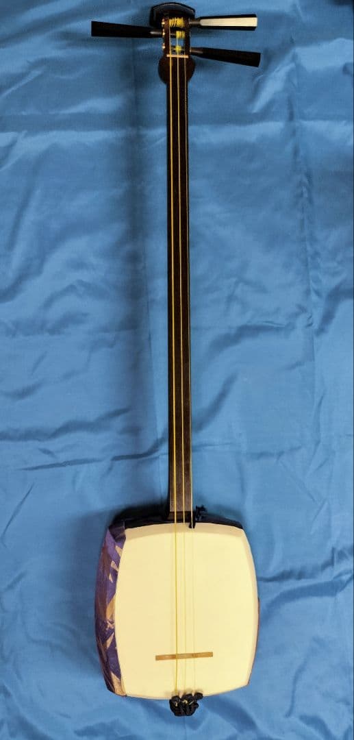 三味線本体 中棹28ミリ　紅木　トチ　綾杉胴　東さわり　良い材　津軽用皮張替え済