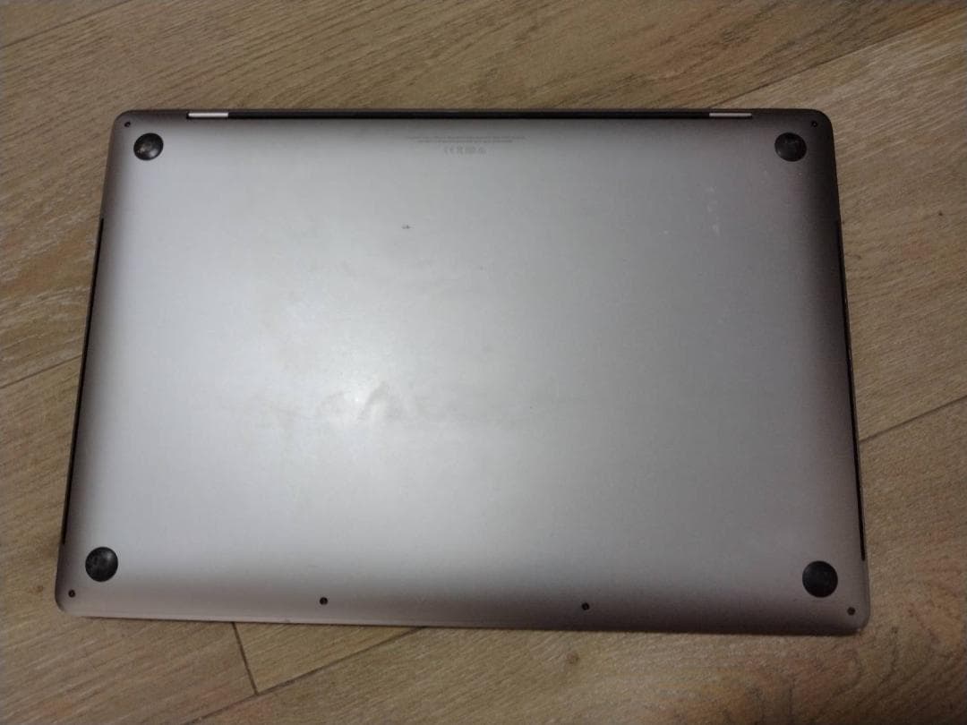 MacBook Pro 本体＋コード（画面割れあり、箱なし）