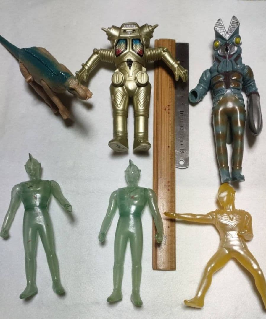 ウルトラマン・怪獣・キングギドラ(ゴジラ)恐竜１体のソフビの約60体まとめ売り