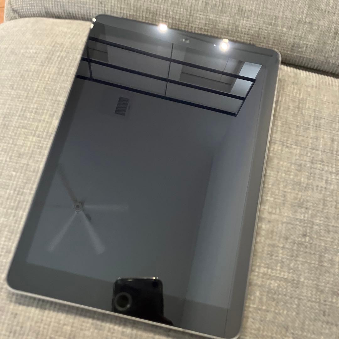 iPad Apple 第6世代　シルバー 初期化済み　32G キーボードケース