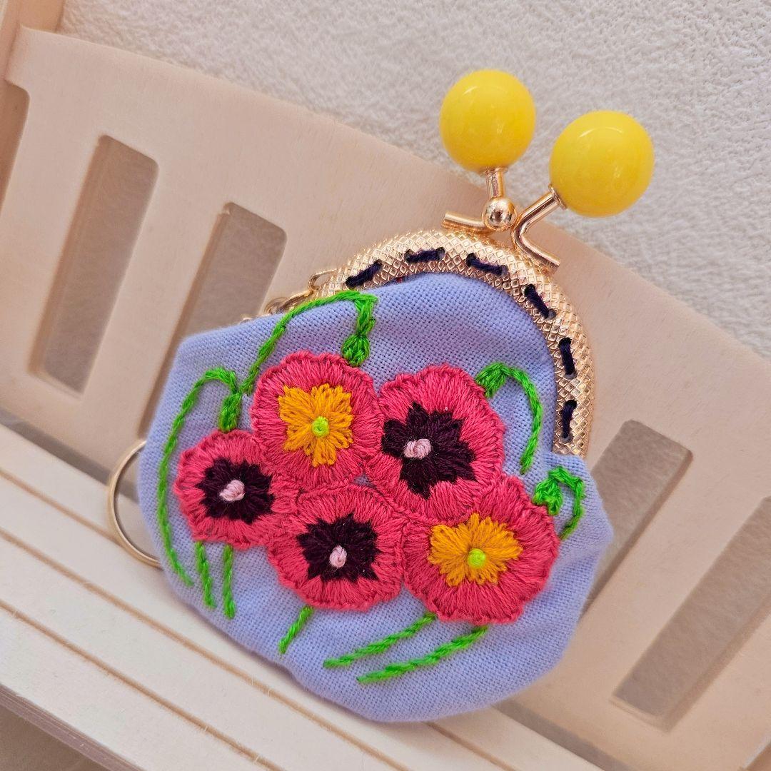 【お取り置き】レトロなポピーのお花刺繍ミニミニがま口チャーム