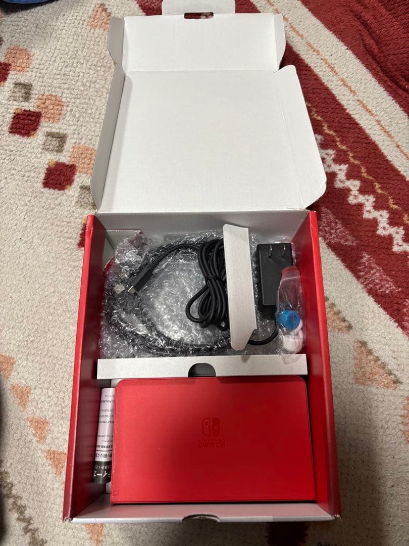 Nintendo Switch 有機ELモデル　マリオレッド