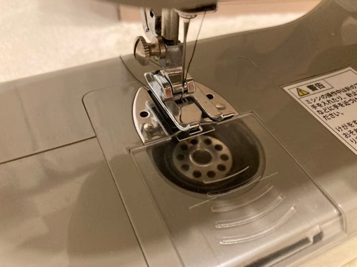 可愛いこれ一台　コンパクト　ミシン　ベージュグレージュ