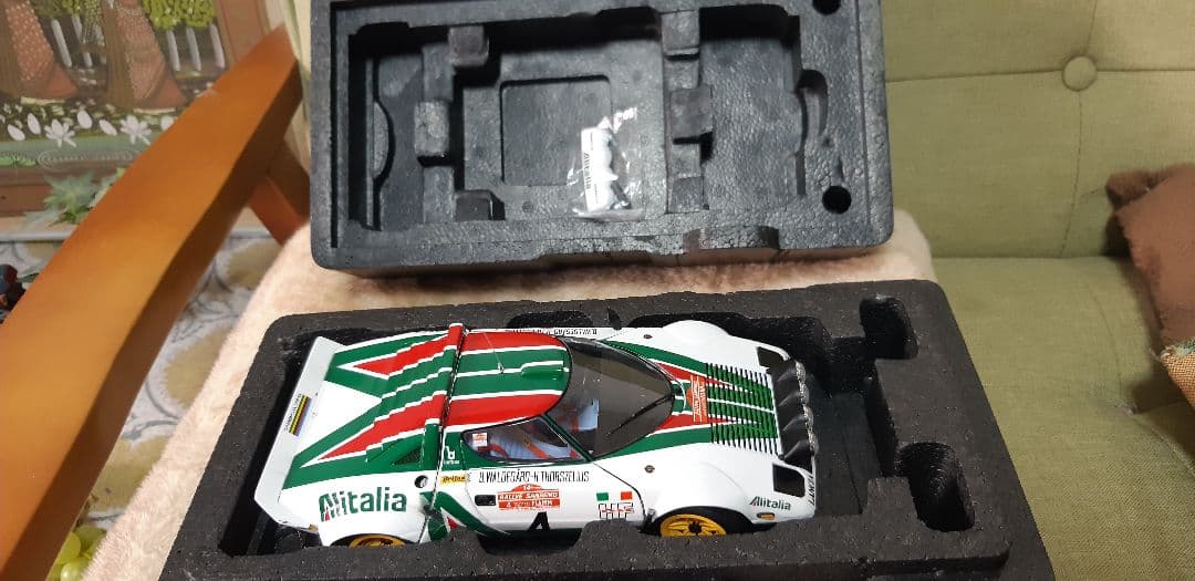 京商18分の1ミニカー ランチアストラトス　　アリタリア-カラー