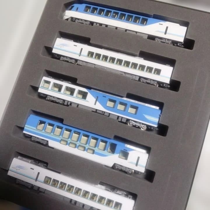 Nゲージ鉄道模型 5両セット 青と白