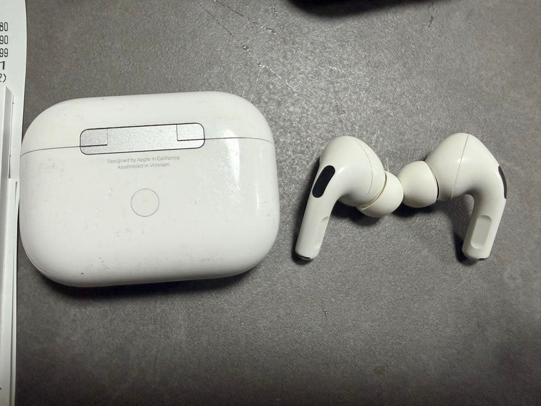 AirPods Pro ホワイト（ケース付き）