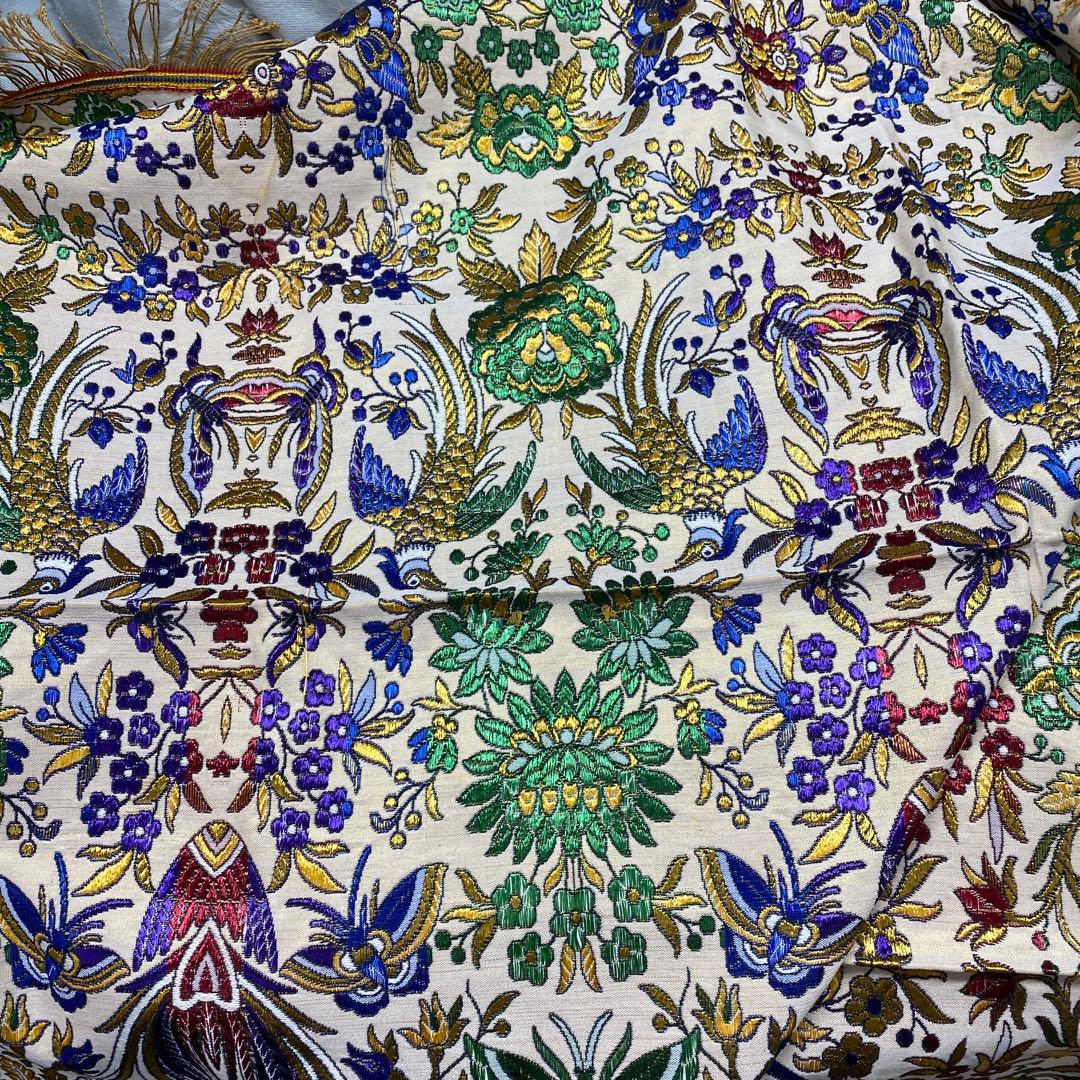 ベッドカバー　　刺繍　織物?
