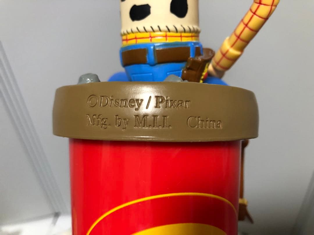 トイストーリー　バズライトイヤー、ウッディ　フィギュア付きタンブラー　セット