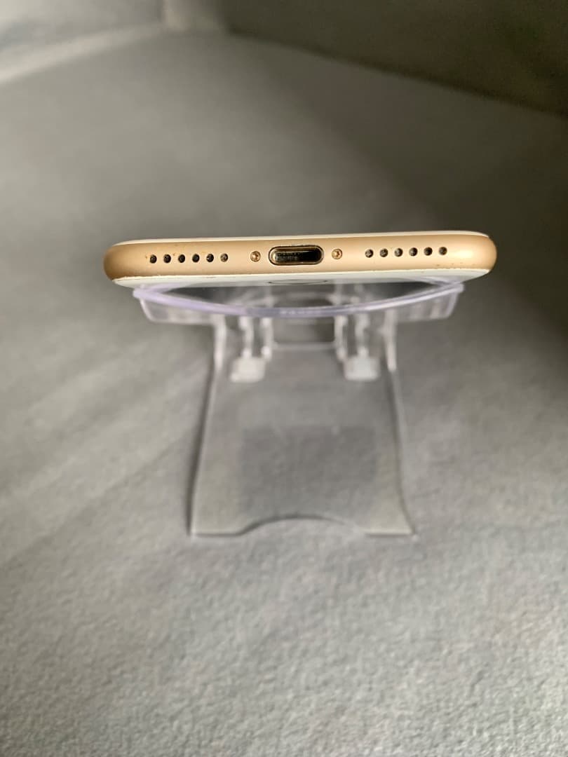 美品　国内版　SIMフリー　iPhone7 128GB ゴールド色