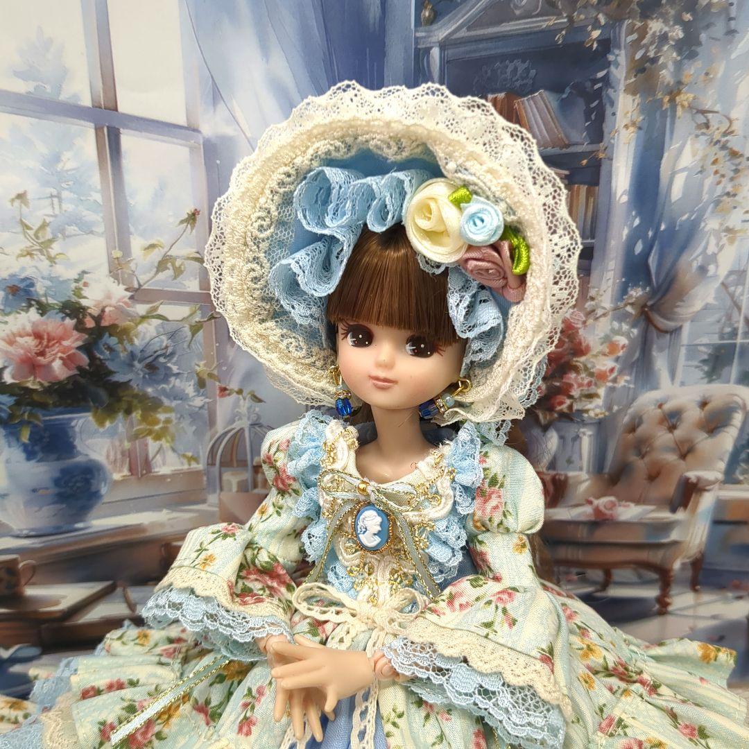 ゆ*い様 リカちゃんハンドメイド服　生成りと水色のドレス