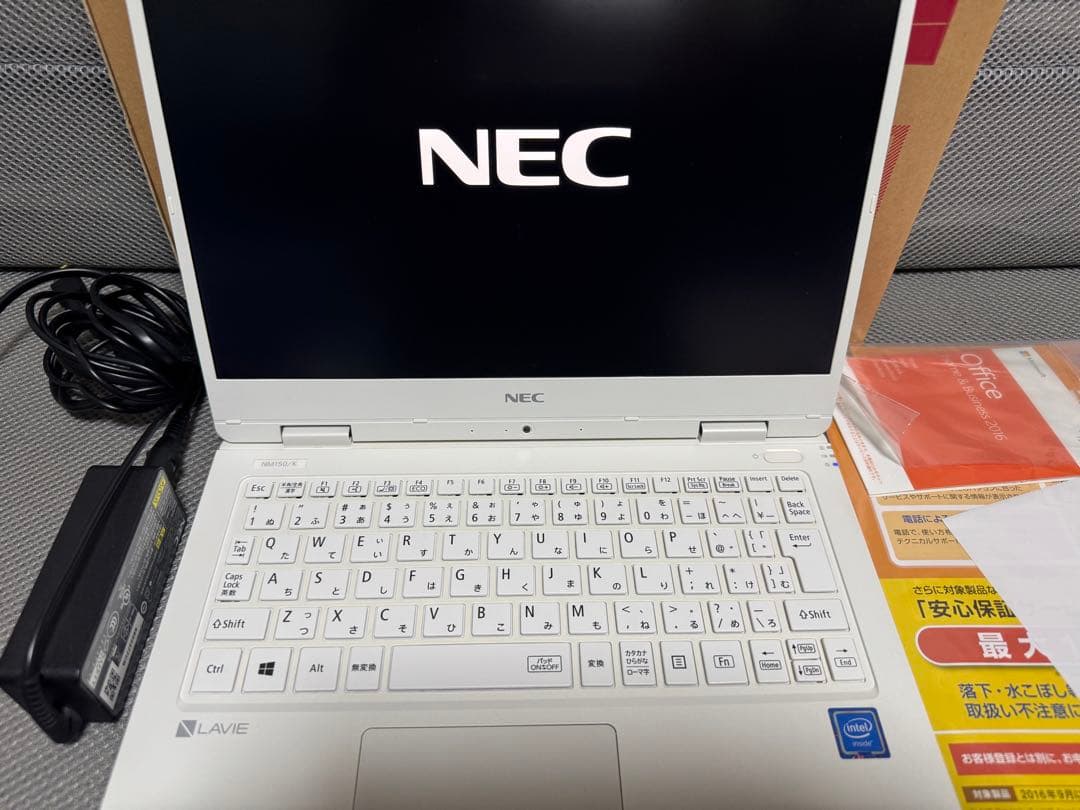 【軽量モバイルPC】LAVIE NM150/KAW 12.5型 SSD128GB