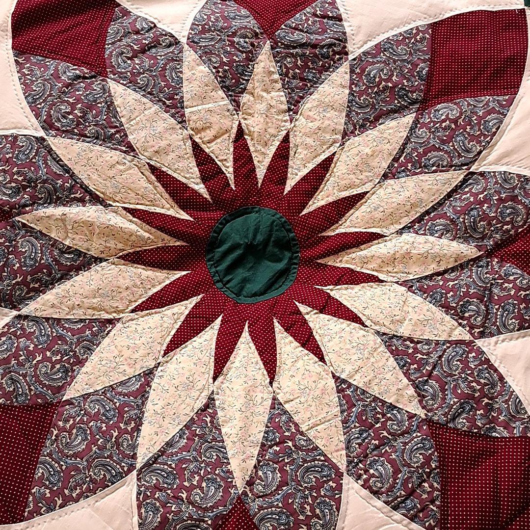 ☆花柄キルトベッドカバー　パッチワークキルト　ソファーカバー　ハンドメイド作品