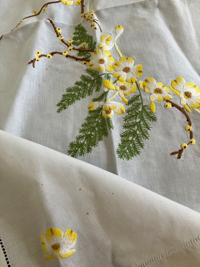 刺繍テーブルクロス　85x85cm