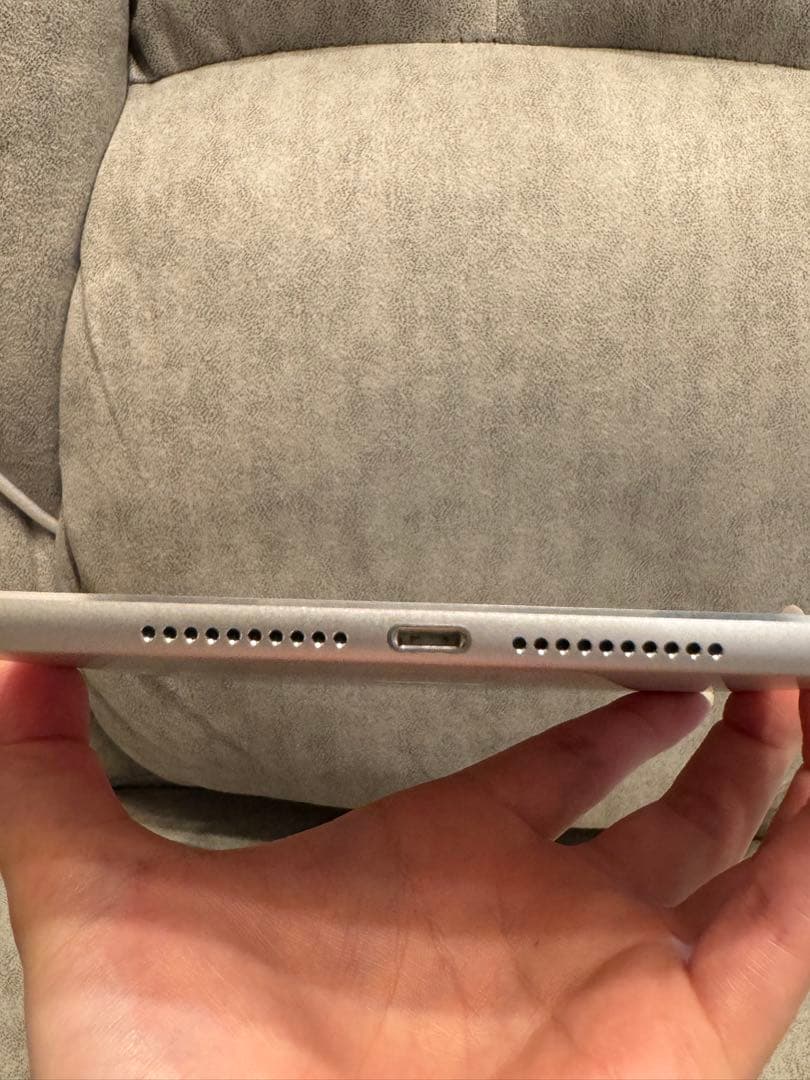 iPad mini 4世代 128GB Wi-Fi シルバー キーボード付