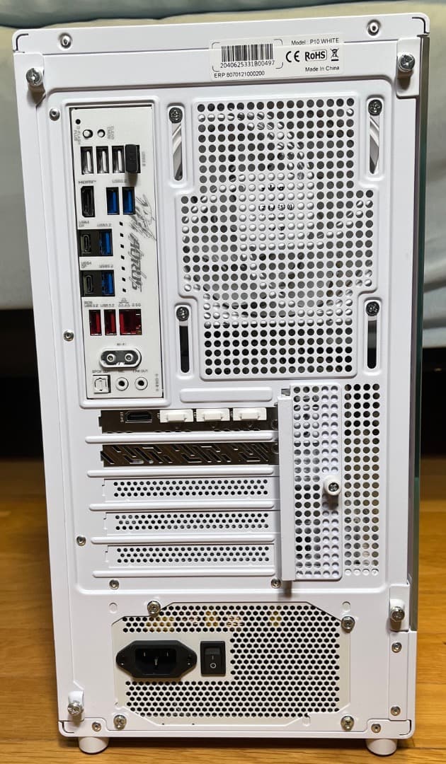 ゲーミングPC Ryzen 7 9700X RX9070 32GB 3TB 白