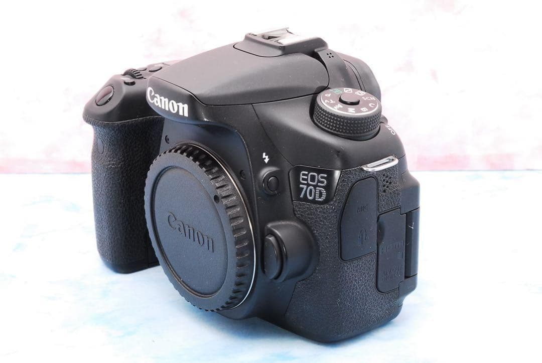 Canon EOS 70D☆スマホ転送☆一眼レフカメラ☆バッグ付☆Wレンズ