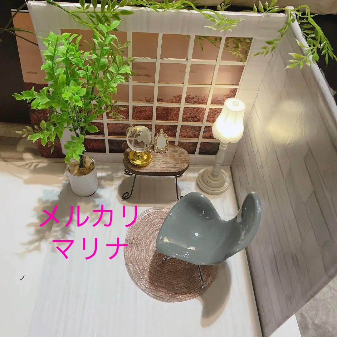 ドールハウス　ハンドメイド　木材　使用　椅子　は　スマホスタンド　実用