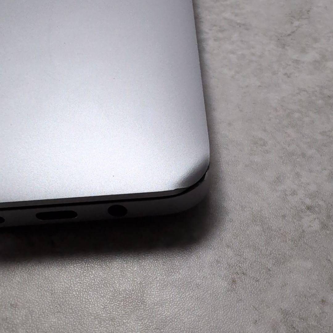 MacBookPro 2018 13インチ i7 16GB SSD512