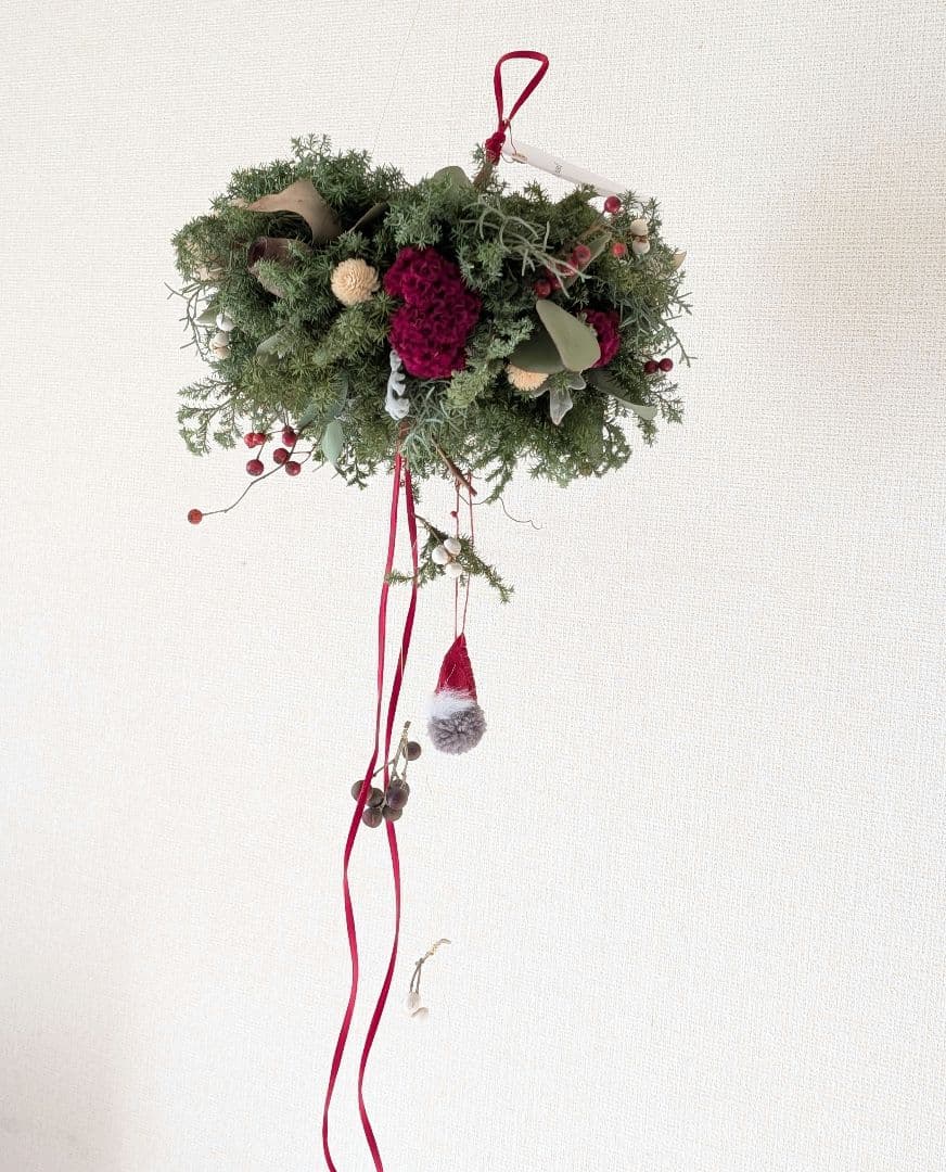 赤い実と鶏頭のクリスマスフライングリース♡クリスマスリース