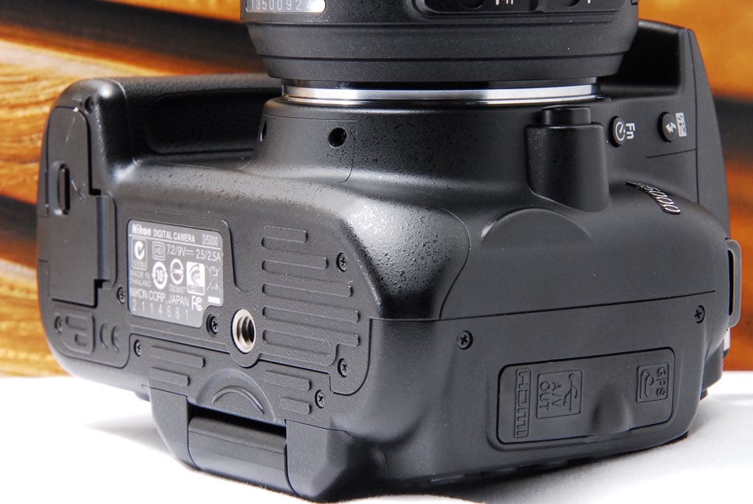 【美品】ニコン Nikon D5000 一眼レフ ショット数1855 スマホ転送