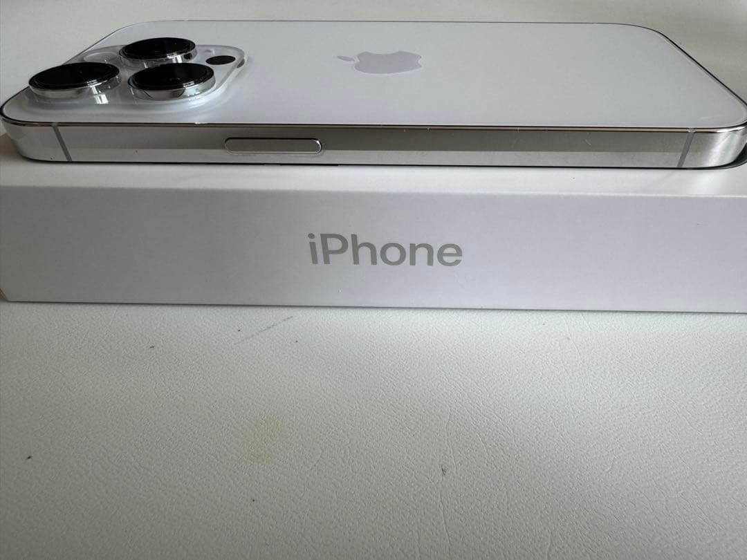超美品　iPhone14pro 256GB ios26.1 SIMフリー