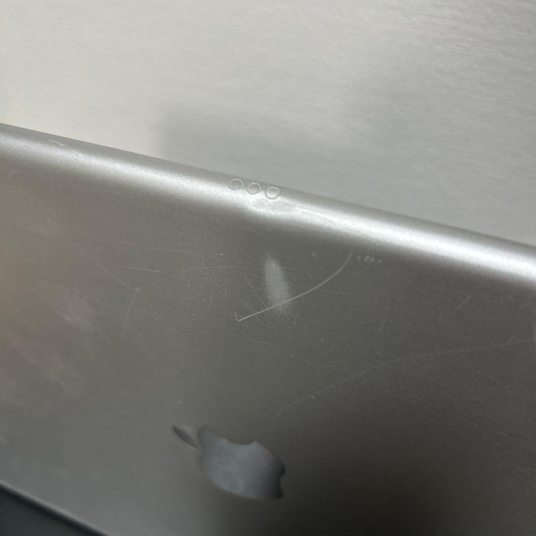 iPad シルバー Lightningポート