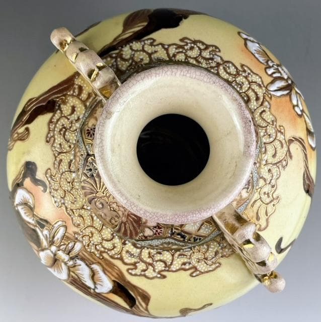 【大型】オールドニッポン 24.5㎝ 盛上げ アイリス図花瓶 三つ脚 三つ足花器