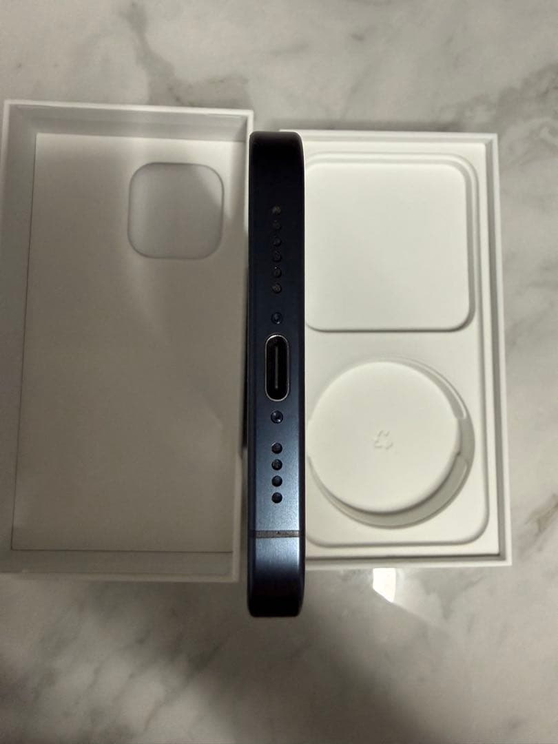 【美品・完動】iPhone 15 Pro Max ブルーチタニウム256GB