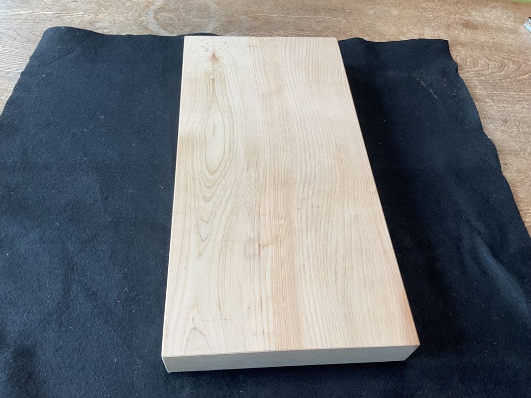 能登ヒバのまな板 45x24x4.9cm 7000円　D 希少価値あり