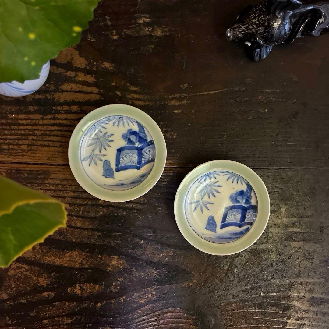 骨董　古伊万里　青磁　希少　仔犬　笹林　竹柵　岩松　手塩皿　豆皿　小皿　２客