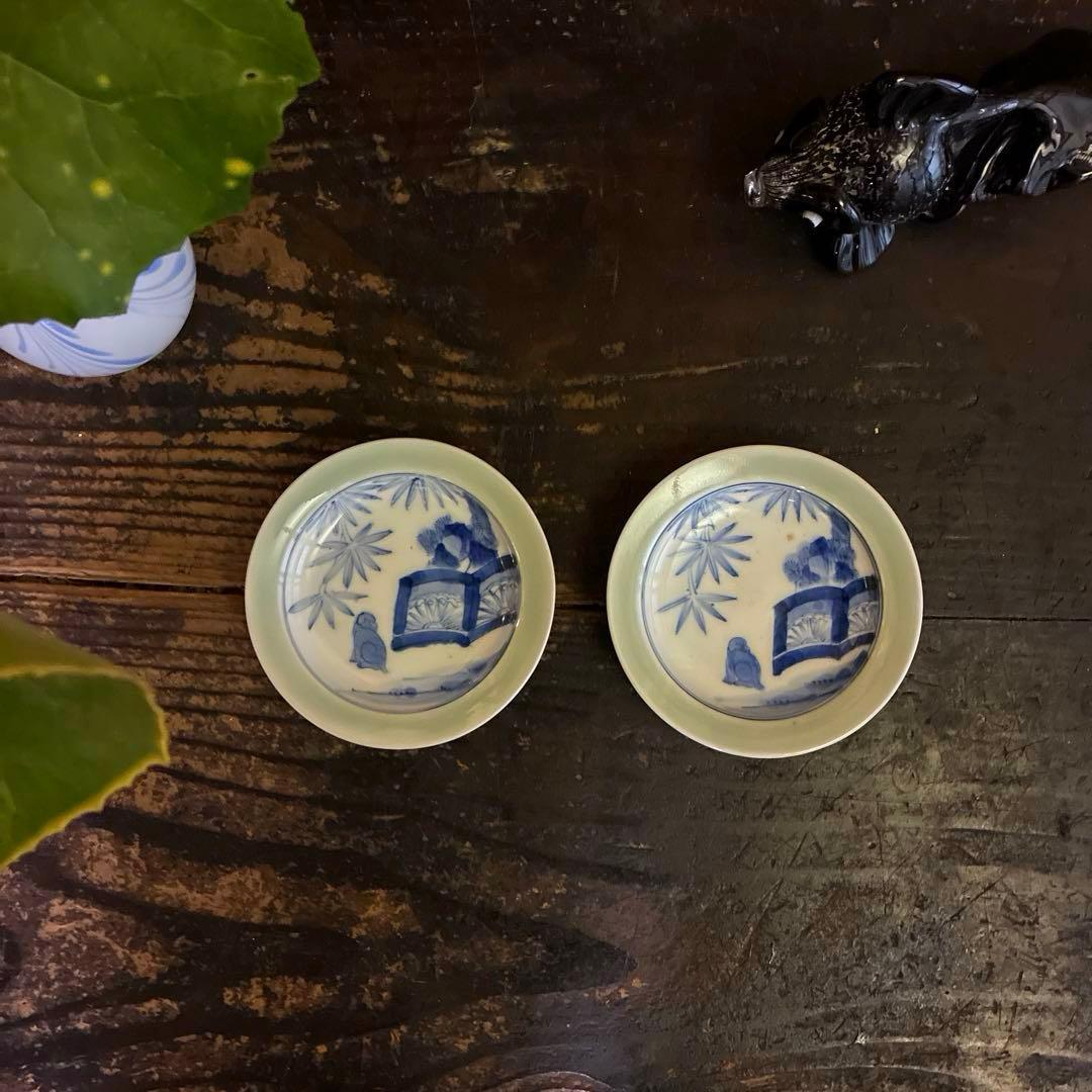 骨董　古伊万里　青磁　希少　仔犬　笹林　竹柵　岩松　手塩皿　豆皿　小皿　２客