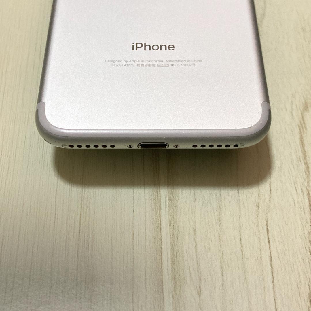 動作品 iPhone 7 シルバー 32GB SIMフリー 充電76％