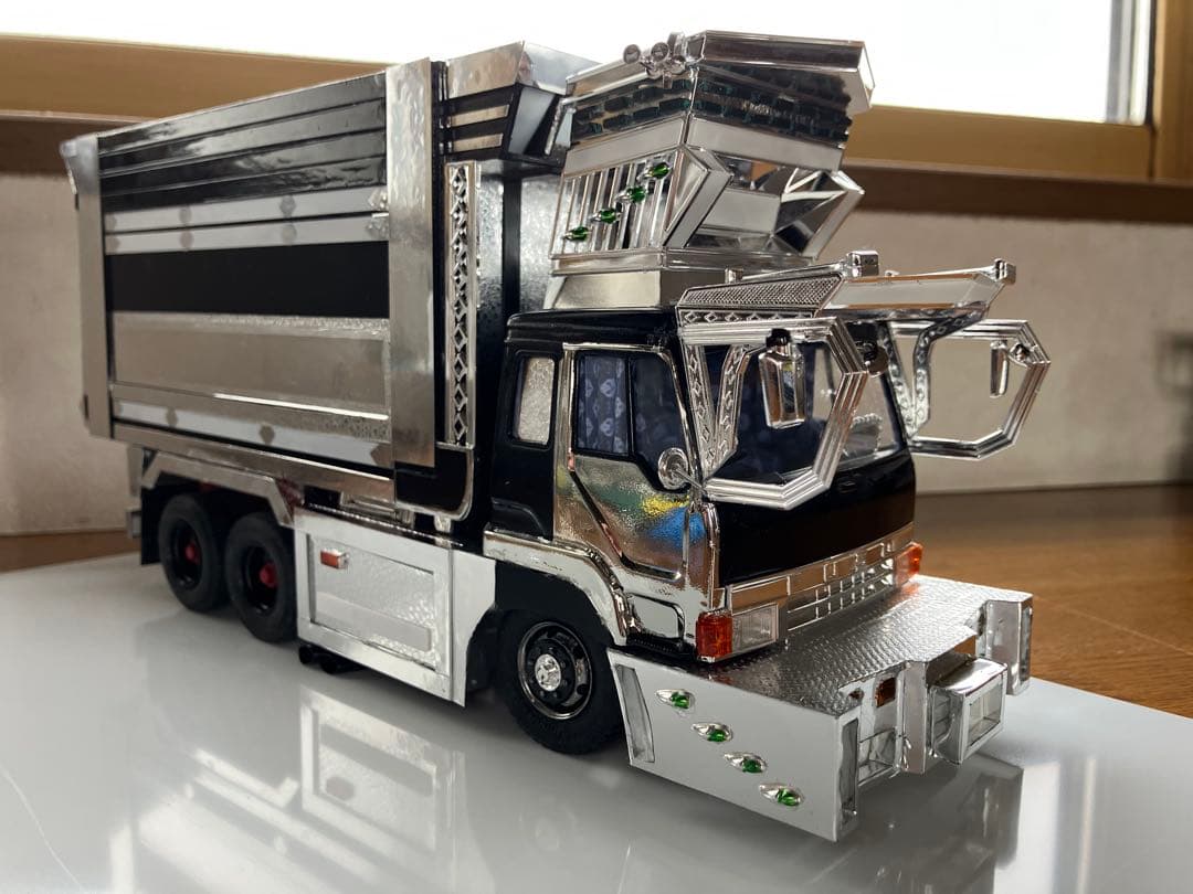 デコトラ、アオシマ、ザ•グレートデカ箱ダンプ1／32完成品